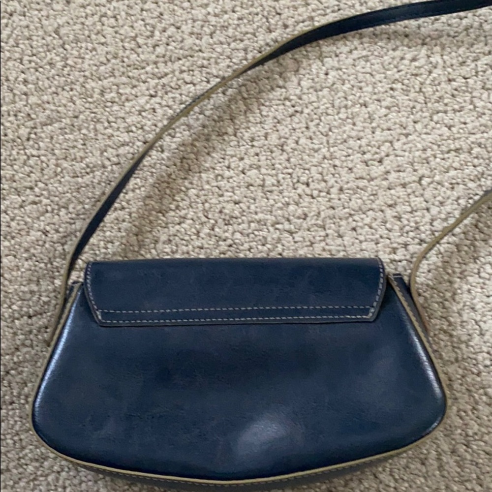 Guess bag . - Picture 2 of 3